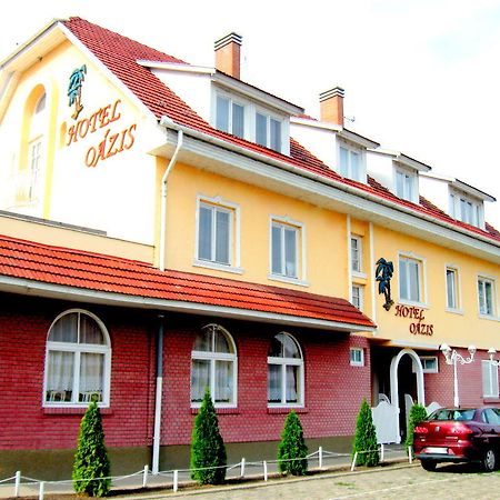 Oazis Hotel Etterem Kiskunfélegyháza Zewnętrze zdjęcie