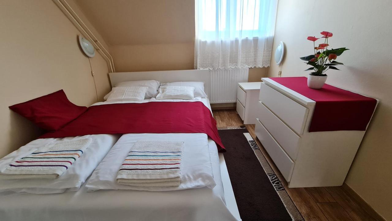 Hotel Oazis Panzio Kiskunfélegyháza Zewnętrze zdjęcie