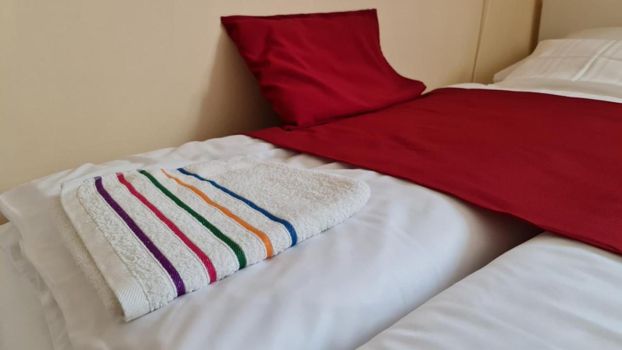 Hotel Oazis Panzio Kiskunfélegyháza Zewnętrze zdjęcie