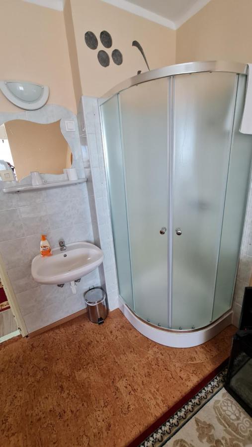 Hotel Oazis Panzio Kiskunfélegyháza Zewnętrze zdjęcie