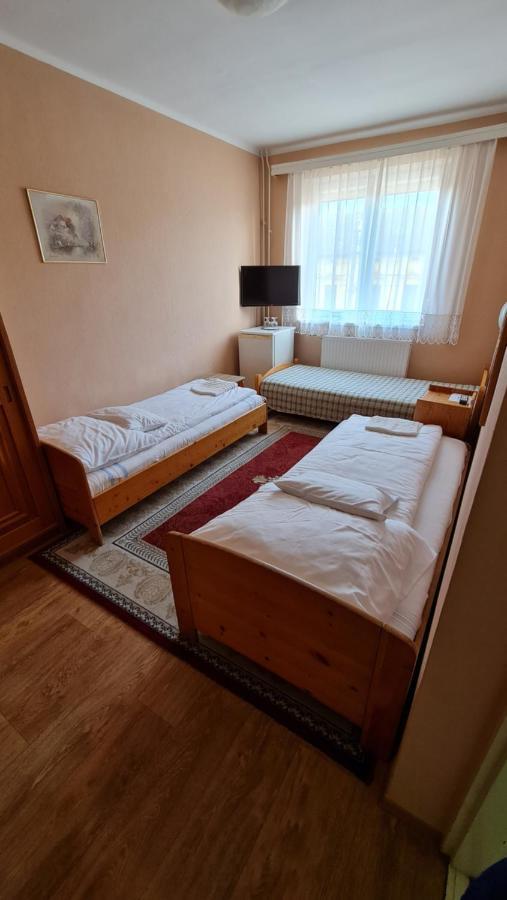 Hotel Oazis Panzio Kiskunfélegyháza Zewnętrze zdjęcie